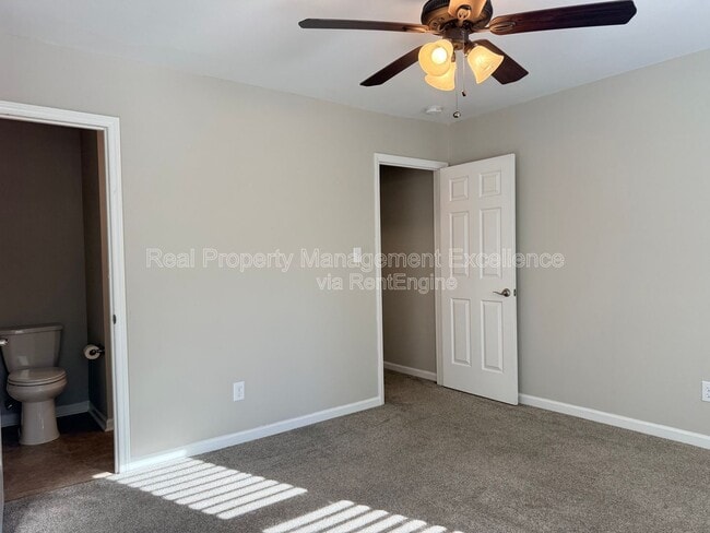 Building Photo - 2922 Glenridge Dr