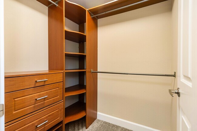 Building Photo - 755 5th Ave NW