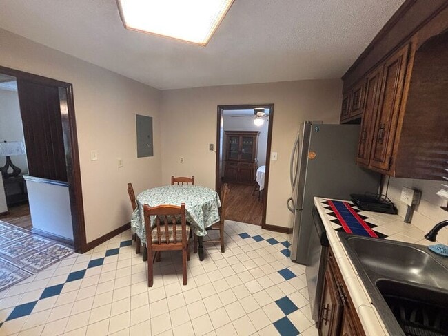 Building Photo - 720 Riverland Dr