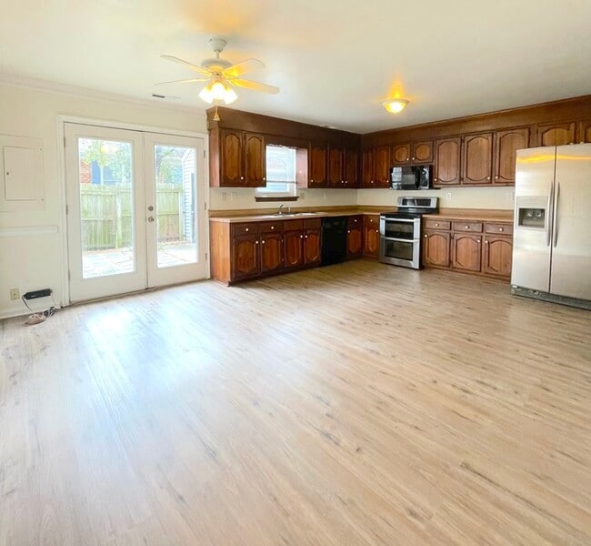 Building Photo - 5523 Gates Landing Rd