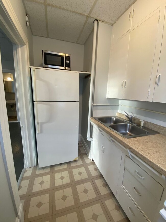 Building Photo - 1513 E Superior St