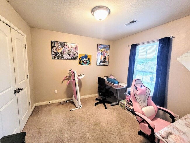 Building Photo - 1 story home with a fence