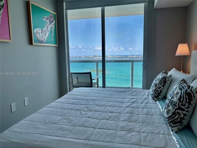 Building Photo - 1800 N Bayshore Dr