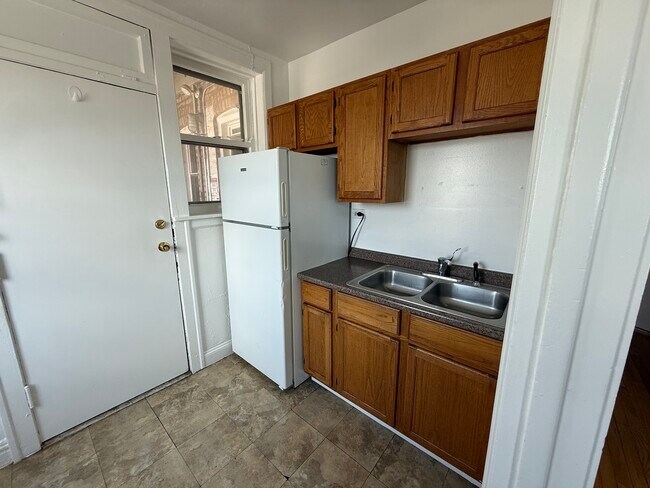 Building Photo - 5910 W 26th St