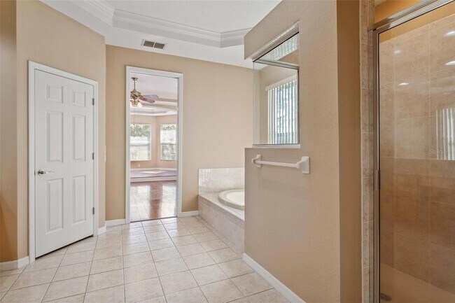 Building Photo - 10226 Deercliff Dr