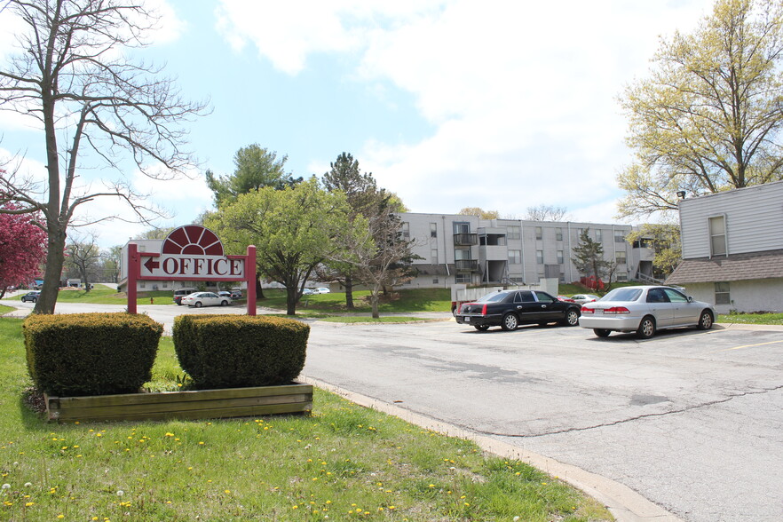 Primary Photo - Stadium View Apartments