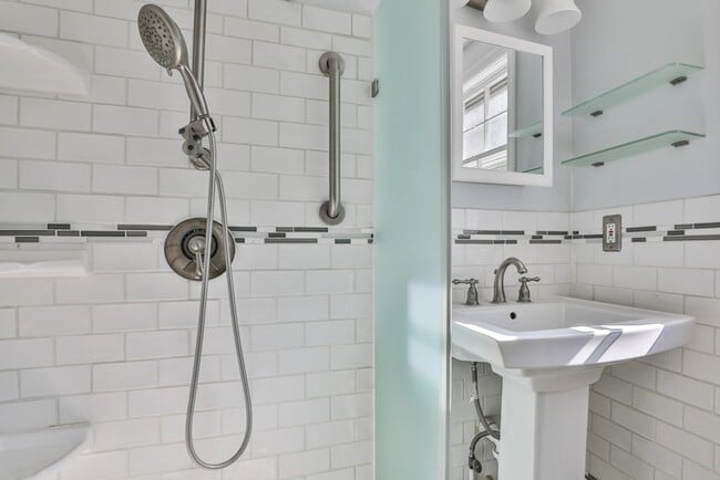 Building Photo - 22 Withington Ln