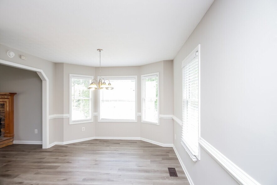 Building Photo - 565 Bridge Grove