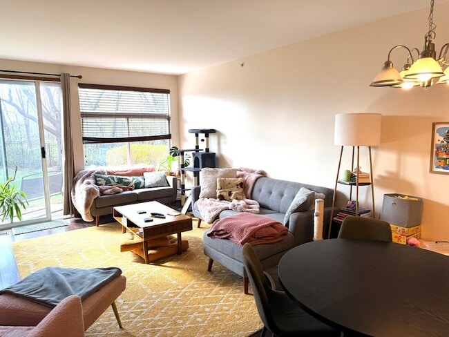 Building Photo - 1159 E Addison Ave