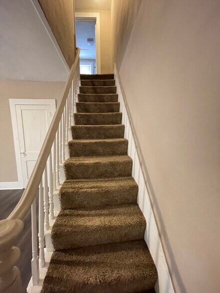 Building Photo - 16 Victory Ct