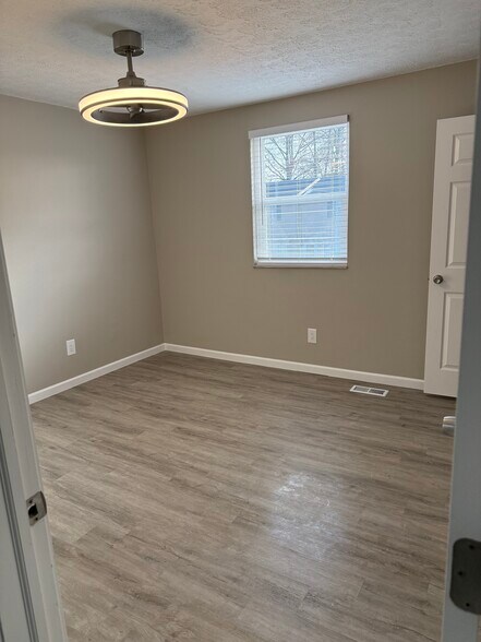 Building Photo - 7806 Barkwood Dr