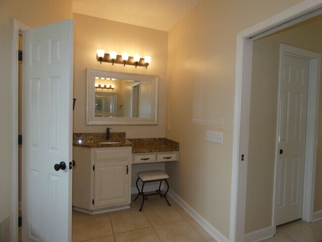 Building Photo - Spacious 4-Bedroom Pool Home