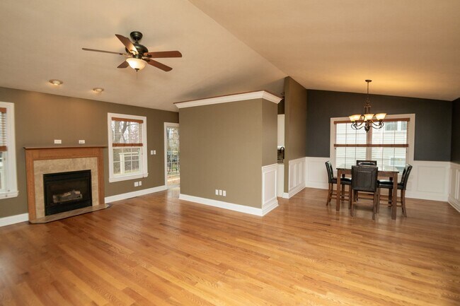Building Photo - 4 bed 3 bath home in Valparaiso