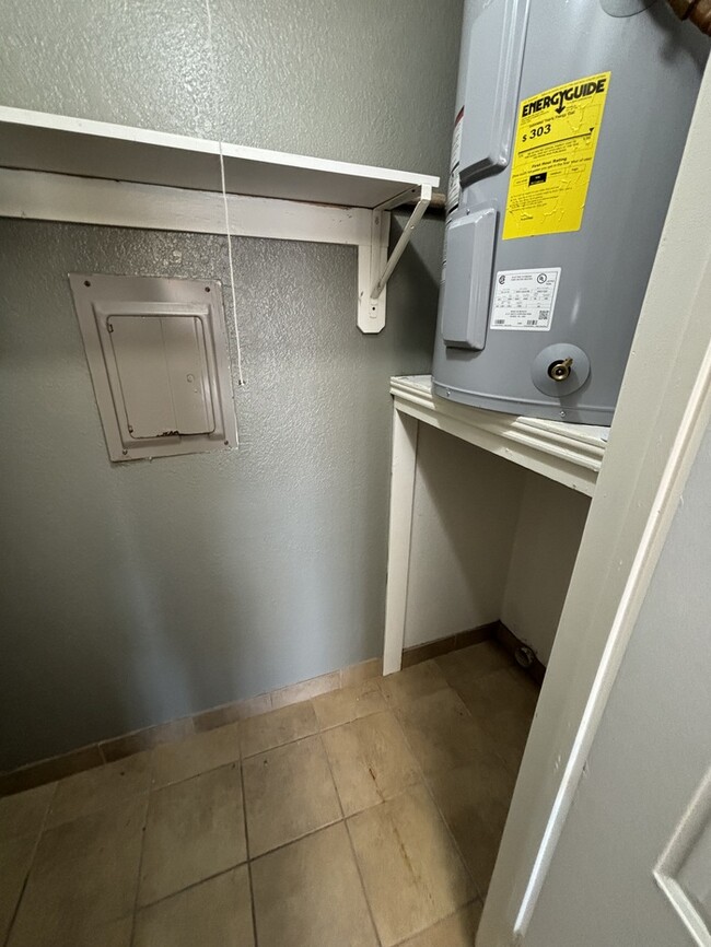 Building Photo - 1 bed 1 bath at Sagewood Condominiums