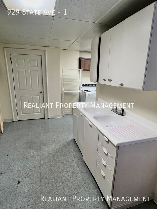 Building Photo - 929 State Ave