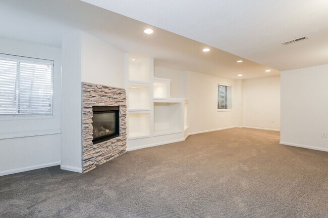 Building Photo - 4240 E Brookwood Pl