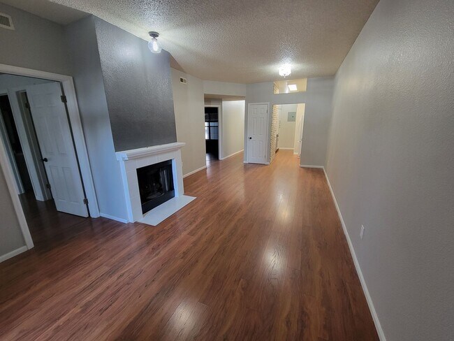 Building Photo - Fabulous Remodeled 2 bedroom , 2 bath Remodeled Condo in Country Club Greens