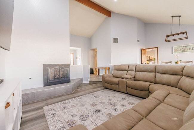 Building Photo - Beautiful home for rent
