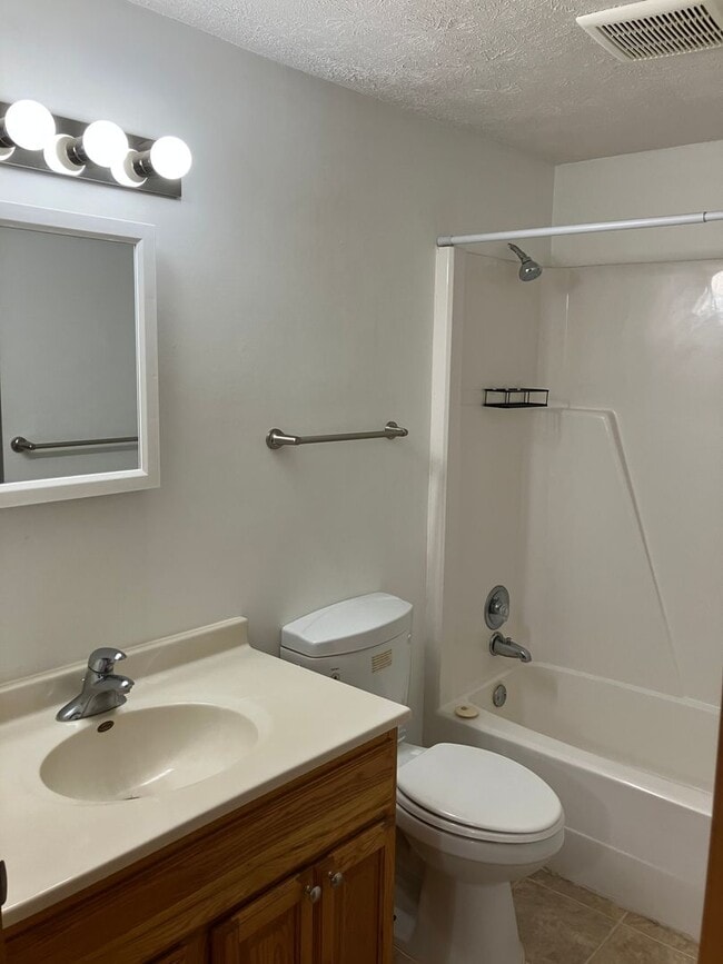 Building Photo - 36 Meadowview Terrace