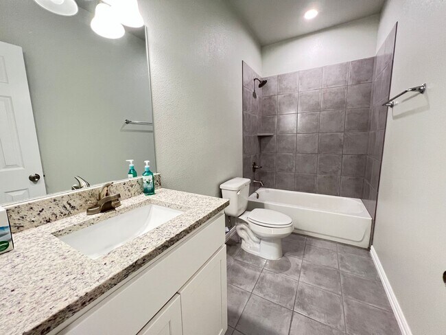 Building Photo - Lovely home for rent in Ennis, TX!