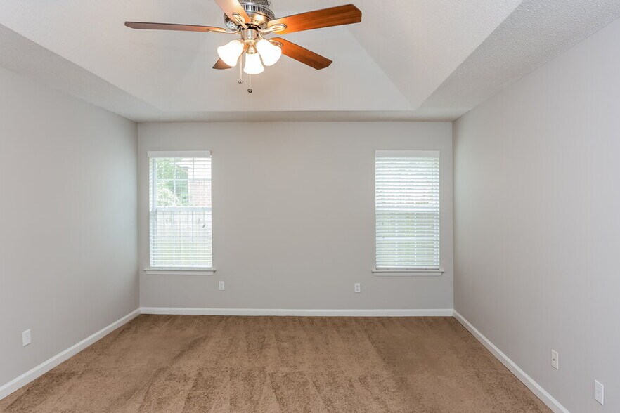 Building Photo - 7141 Creekside Dr