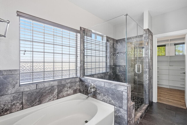 Building Photo - 16809 W Magnolia St