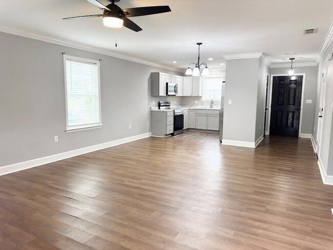 Building Photo - 105 Pinecrest Blvd