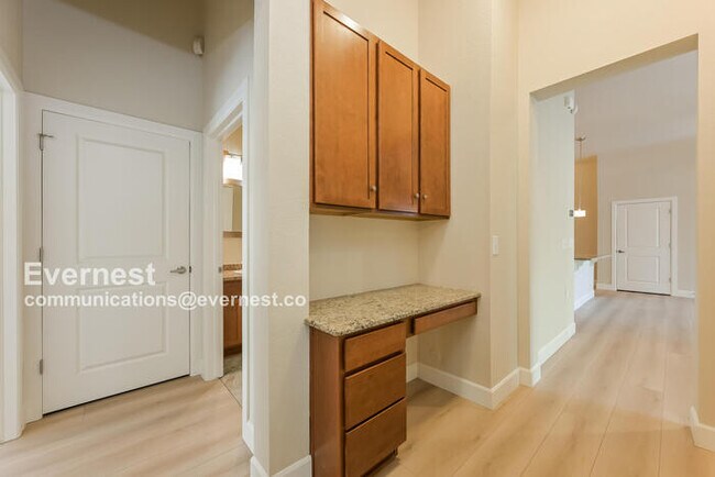 Building Photo - 305 Inverness Way S