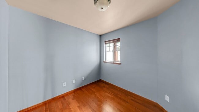 Building Photo - 3 Bed 2.5 Bath - Townhome - Pet Friendly - NAS Whidbey