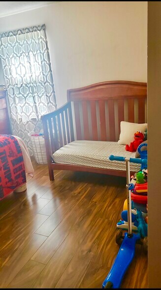 Building Photo - 126 Prentice Ave