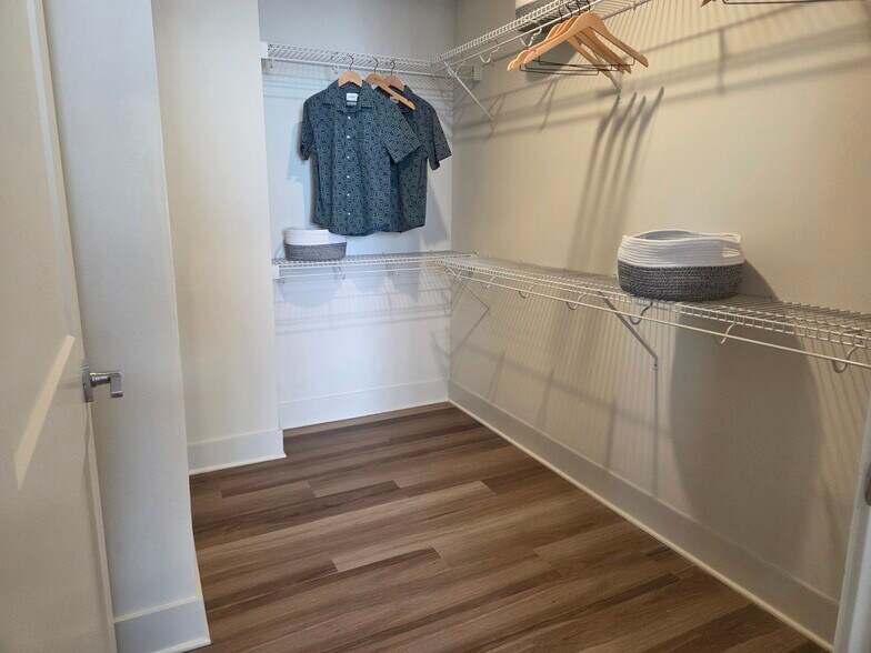 Building Photo - 2720 SW 69th Ave