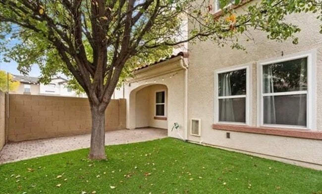 Building Photo - Great Mountain Gate Home 3 bed, 2 1/2 bath home with 2 car garage Property Pros Property Manageme...