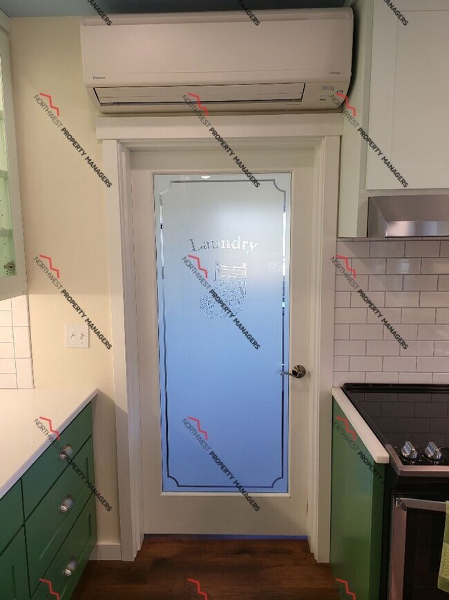 Building Photo - STATUS *RENTED* | R207 | $2095  *** MOVE IN SPECIAL ****