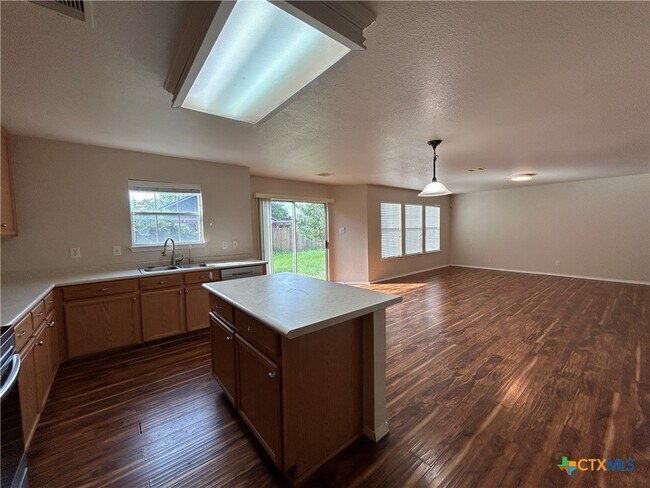 Building Photo - 424 Copper Hill Dr