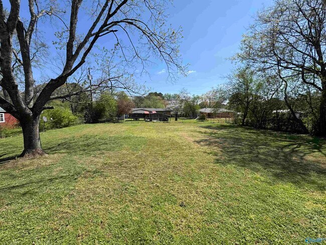 Building Photo - 2208 Glen Iris Cir NW