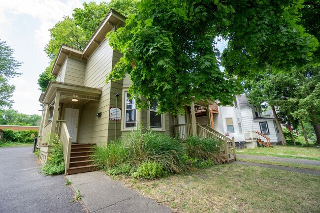 Building Photo - 546 Columbus Ave