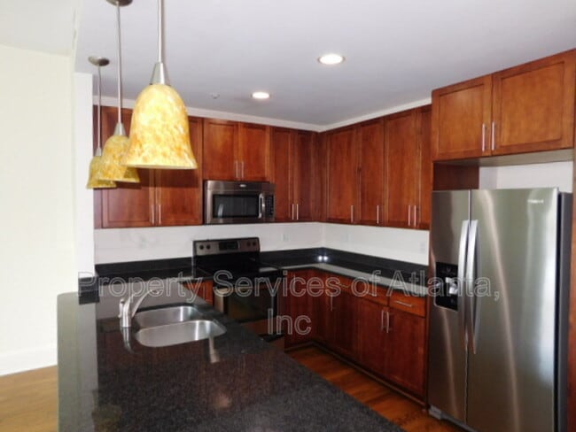 Building Photo - 943 N Ormewood Park Dr SE