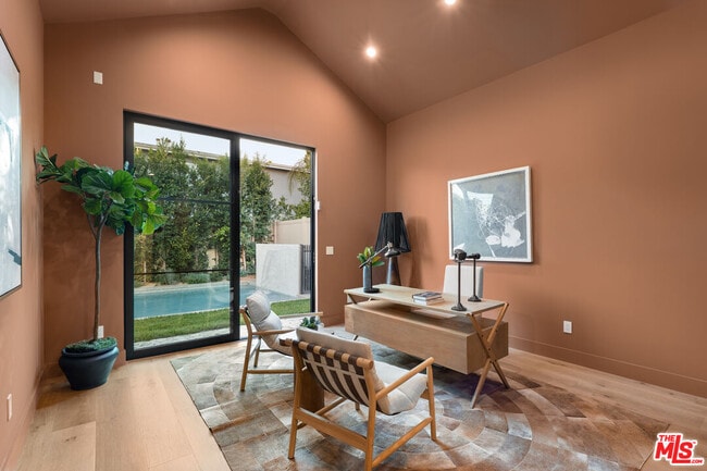 Building Photo - 11748 La Maida St