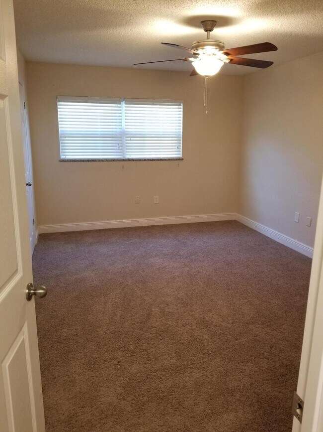 Building Photo - 182 Ulster Ln