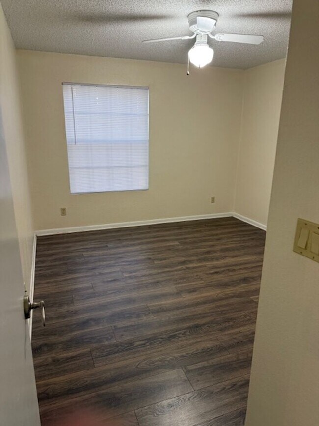 Building Photo - Lexington Place 2 bedroom Condo