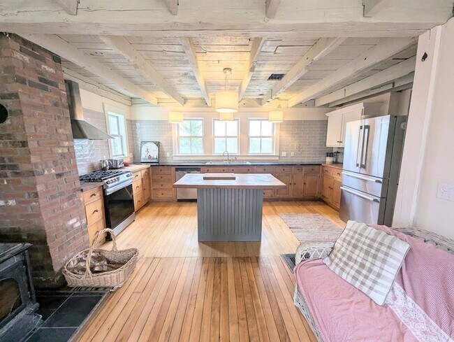 Building Photo - 33 Old Cemetery Rd