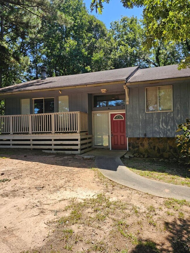 Primary Photo - *Home For The Holidays Move In Special* 4 Bedroom Home w/Basement! Convenient Ellenwood Location!