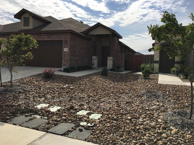 Building Photo - 684 Creekside Cir