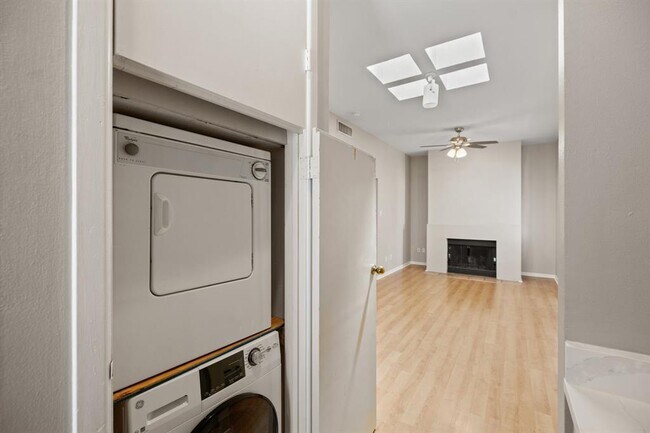 Building Photo - 712 Graham Pl