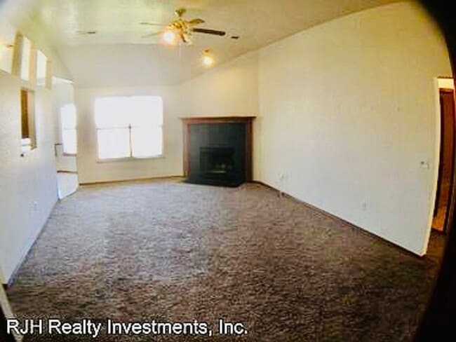 Building Photo - 621 Gyrfalcon Dr