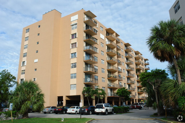 Building Photo - Three Horizons South