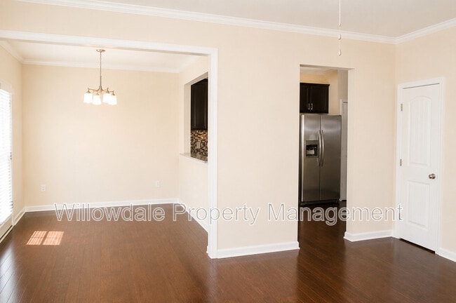 Building Photo - 2132 Chipley Dr