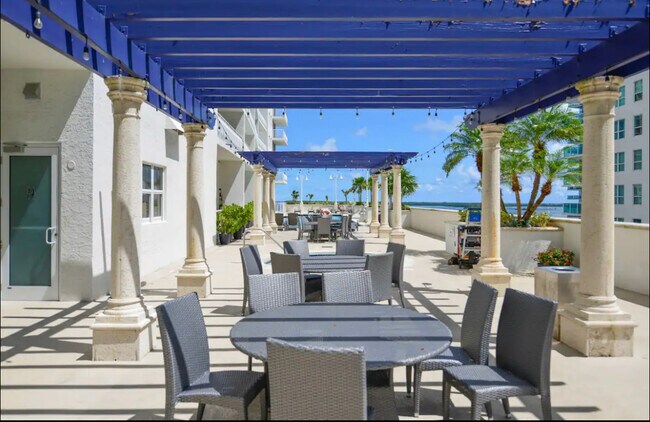 Building Photo - 1200 Brickell Bay Dr