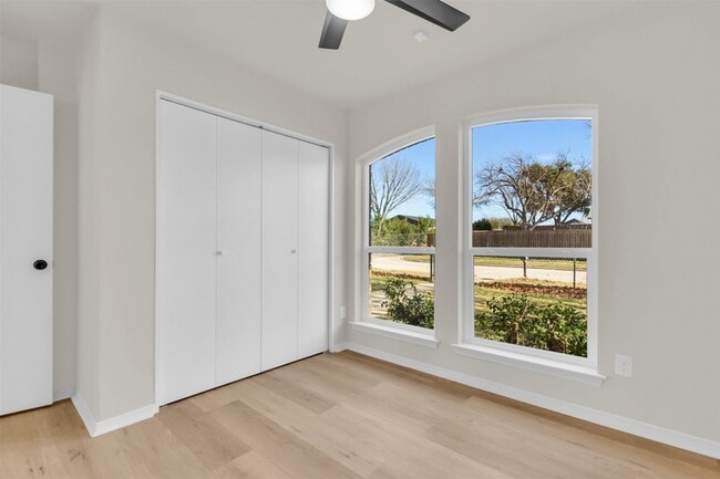 Building Photo - 8691 Pebblebrook Dr