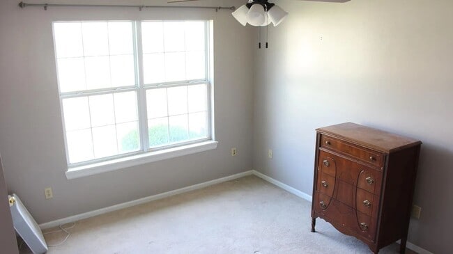 Building Photo - 1005 Weschester Ct